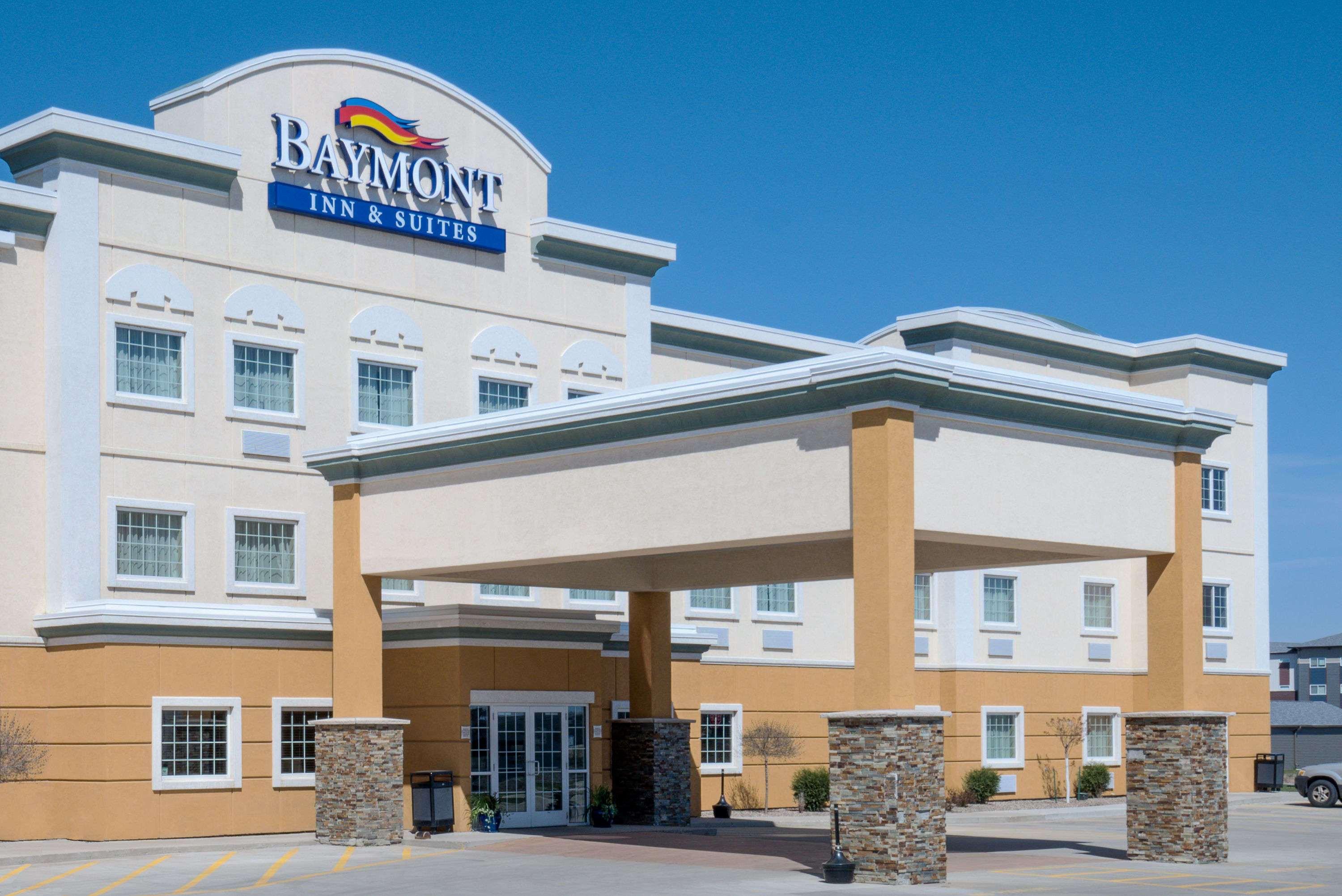 Baymont By Wyndham Minot Hotel Exterior foto