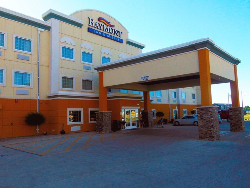 Baymont By Wyndham Minot Hotel Exterior foto