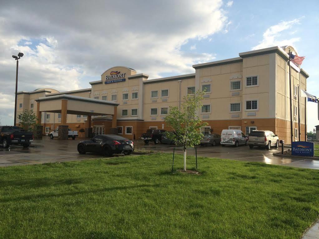 Baymont By Wyndham Minot Hotel Exterior foto